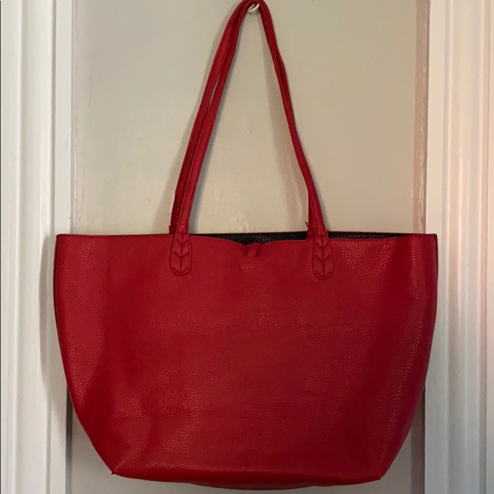 Set of 2 BCBG bags - tote + crossbody